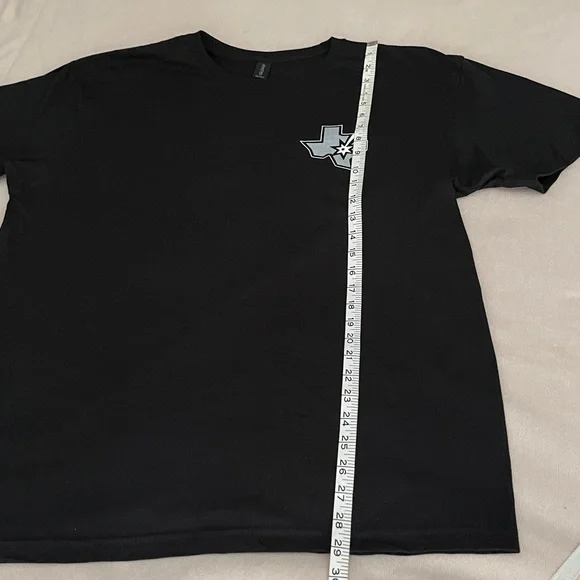 EUC GILDAN SAN ANTONIO SPURS T-Shirt - Picture 9 of 10